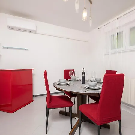 Awesome In With Wifi Apartment Pula