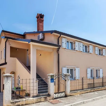 Awesome Apartment In Pula With Wifi Appartement *