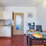 2 Bedroom Beautiful In Pula