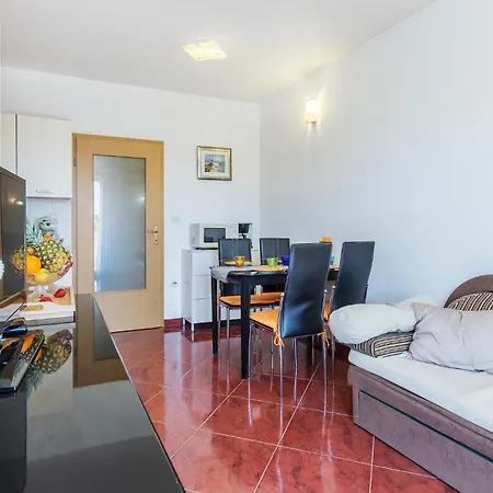 Apartment 2 Bedroom Beautiful In *