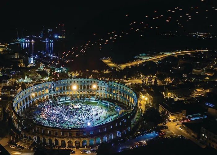 Apartamento Awesome In With Wifi Pula