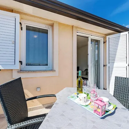 Awesome Apartment In Pula With Wifi * 普拉